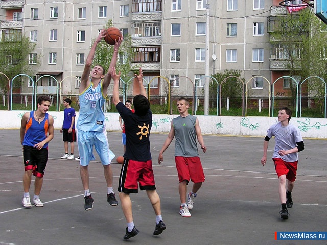   -  "".        "StreetBasket 2011"