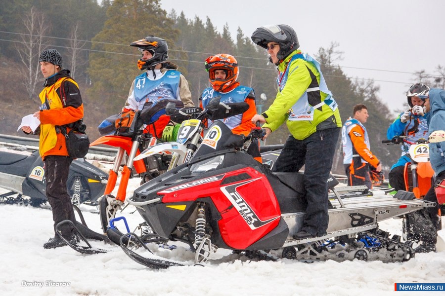  Extreme SnowMobile Fest .    " "      